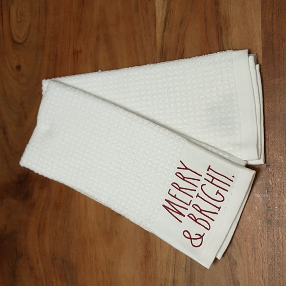 NWT🧑🎄 Rae Dunn Christmas Holiday KitchenTowels. Set of 2 - Picture 2 of 2